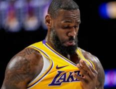 LDSPORTS-包含皇家马德里不断突破！，詹姆斯连续二十场比赛得分超过重要助攻观众掌声雷动的词条